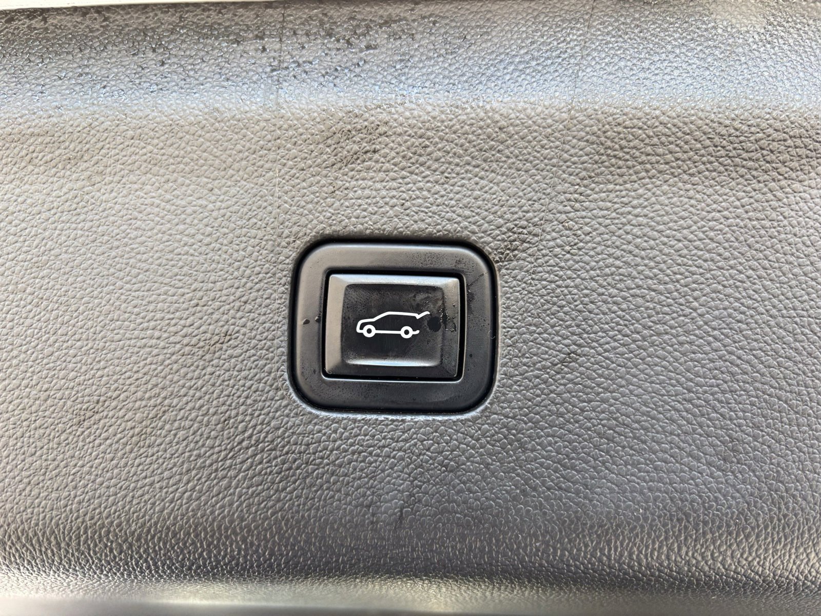 Used 2022 Buick Enclave Essence w/ LPO, Cargo Package image 23