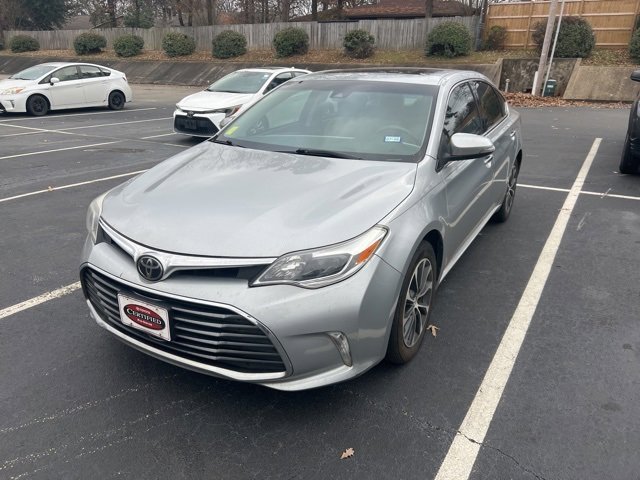 Used 2018 Toyota Avalon XLE Premium image 3