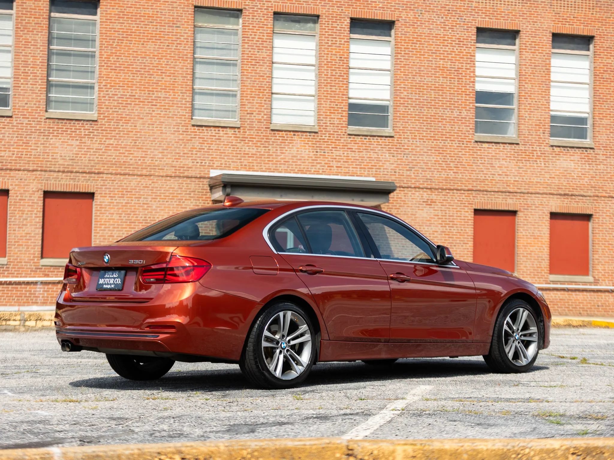 Used 2018 BMW 330i xDrive Sedan AWD/4WD image 9