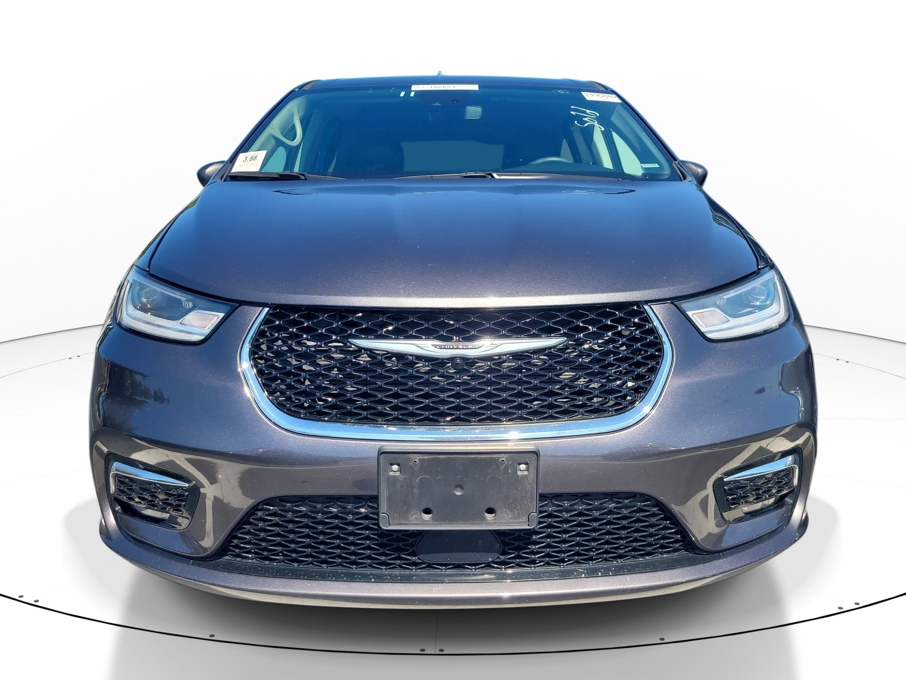 Used 2023 Chrysler Pacifica Touring-L FWD image 2