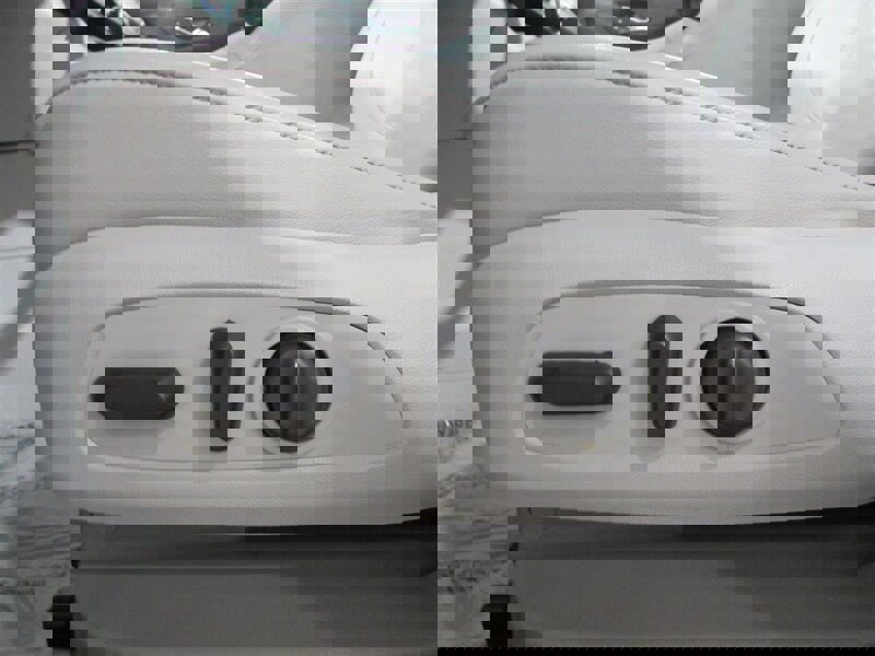 Used 2023 GMC Acadia SLT image 19