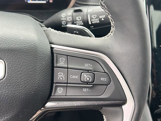 Used 2023 Jeep Grand Cherokee Altitude AWD/4WD image 23
