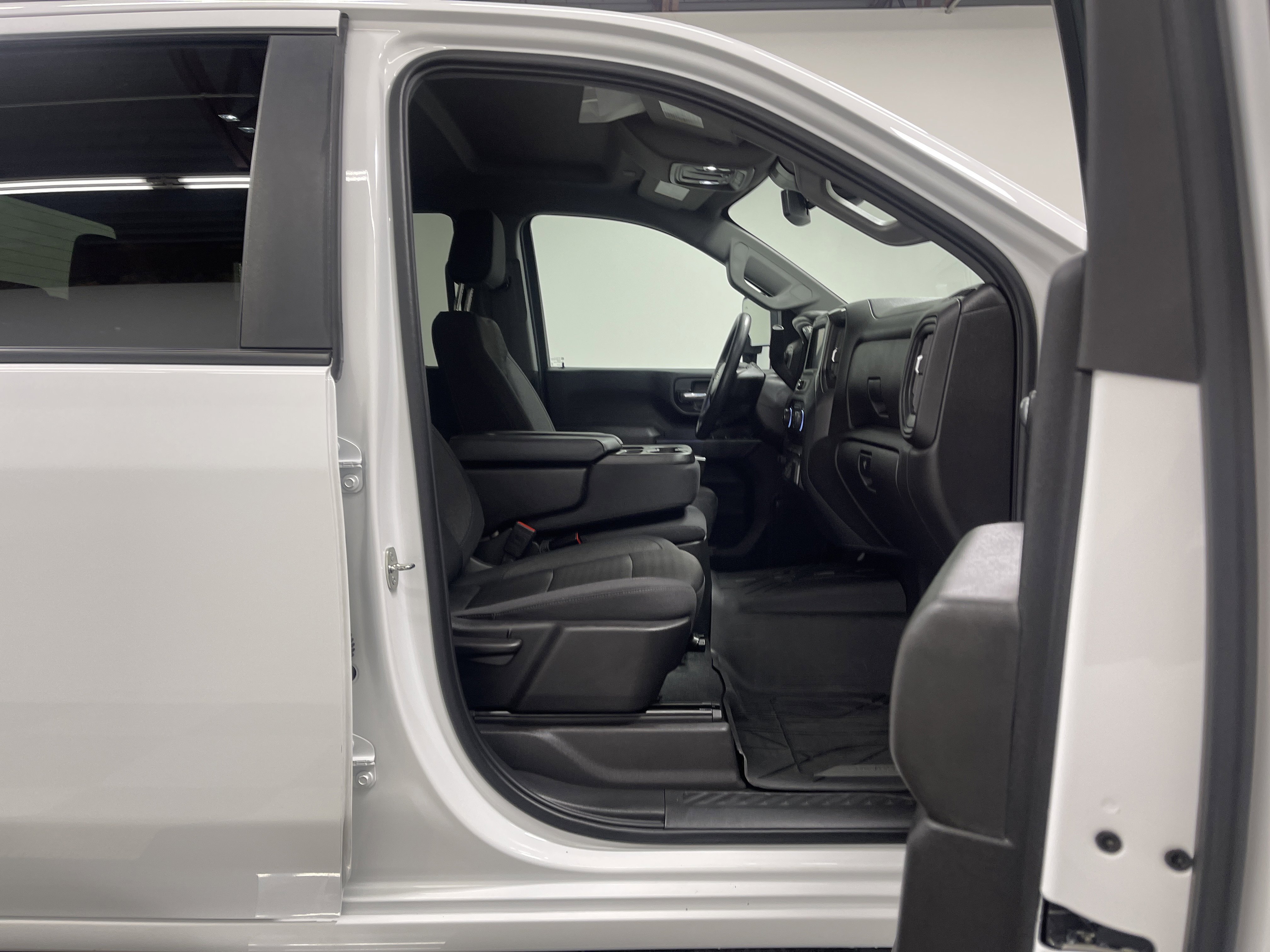 Used 2024 Chevrolet Silverado 2500 Custom w/ Custom Value Package image 25