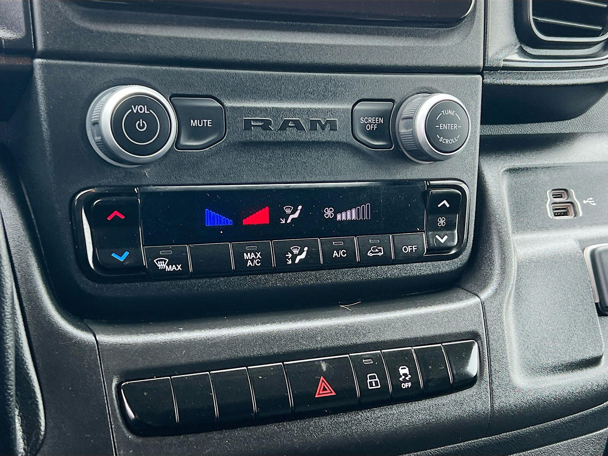 Used 2023 RAM ProMaster 2500 image 27