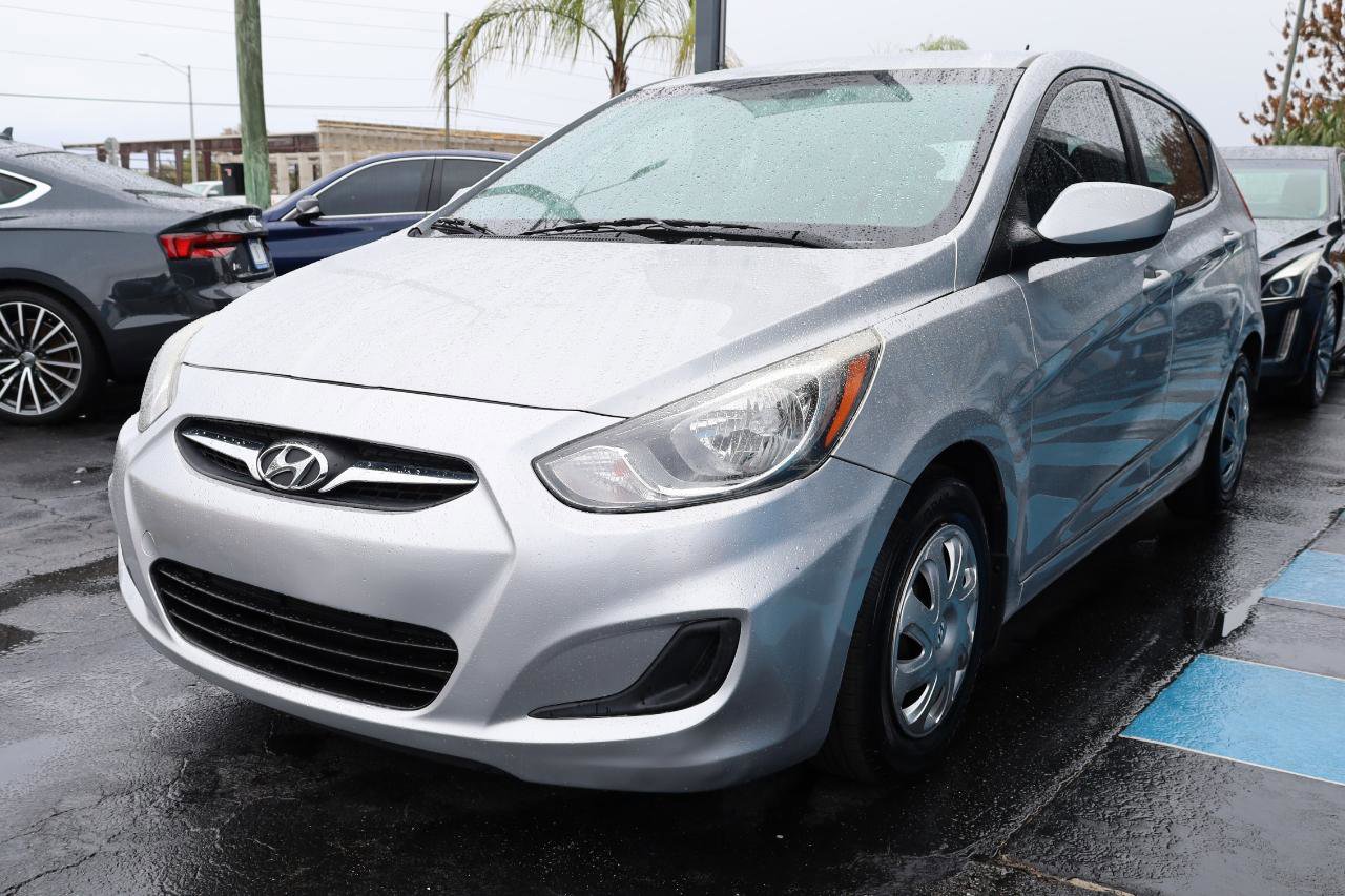 Used 2013 Hyundai Accent GS image 2