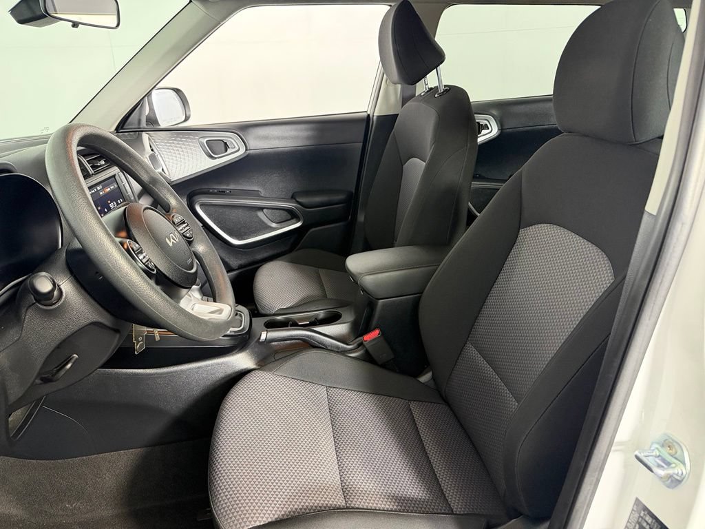 Used 2025 Kia Soul LX w/ LX Technology Package FWD image 20