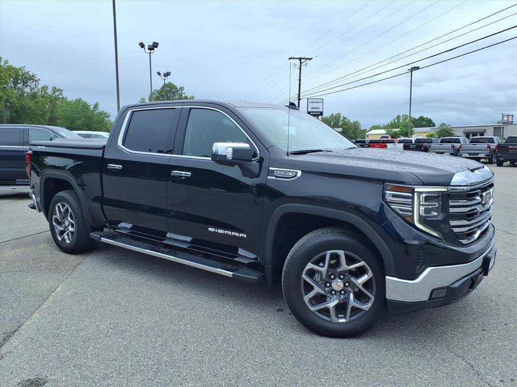 Used 2022 GMC Sierra 1500 SLT w/ SLT Convenience Package AWD/4WD image 2