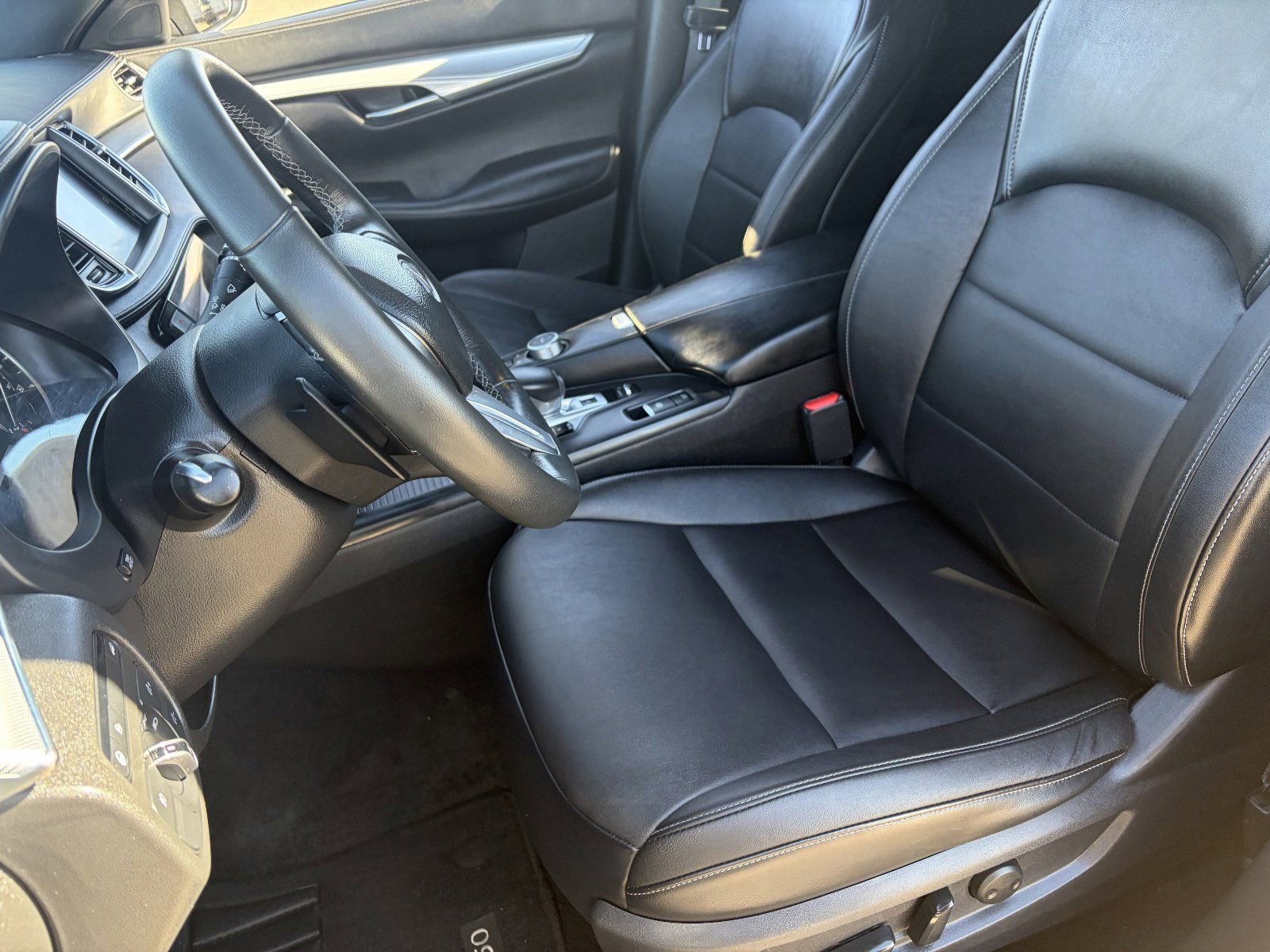 Used 2021 INFINITI QX50 Luxe w/ Appearance Package image 22