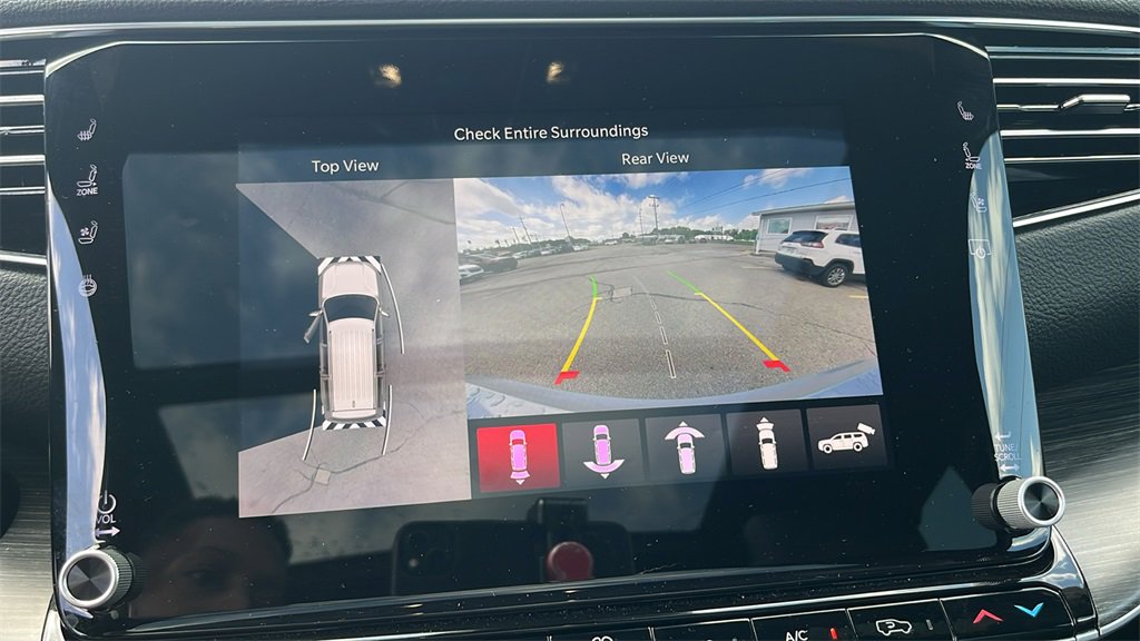 Used 2024 Jeep Wagoneer Series III w/ Premium Group I image 23