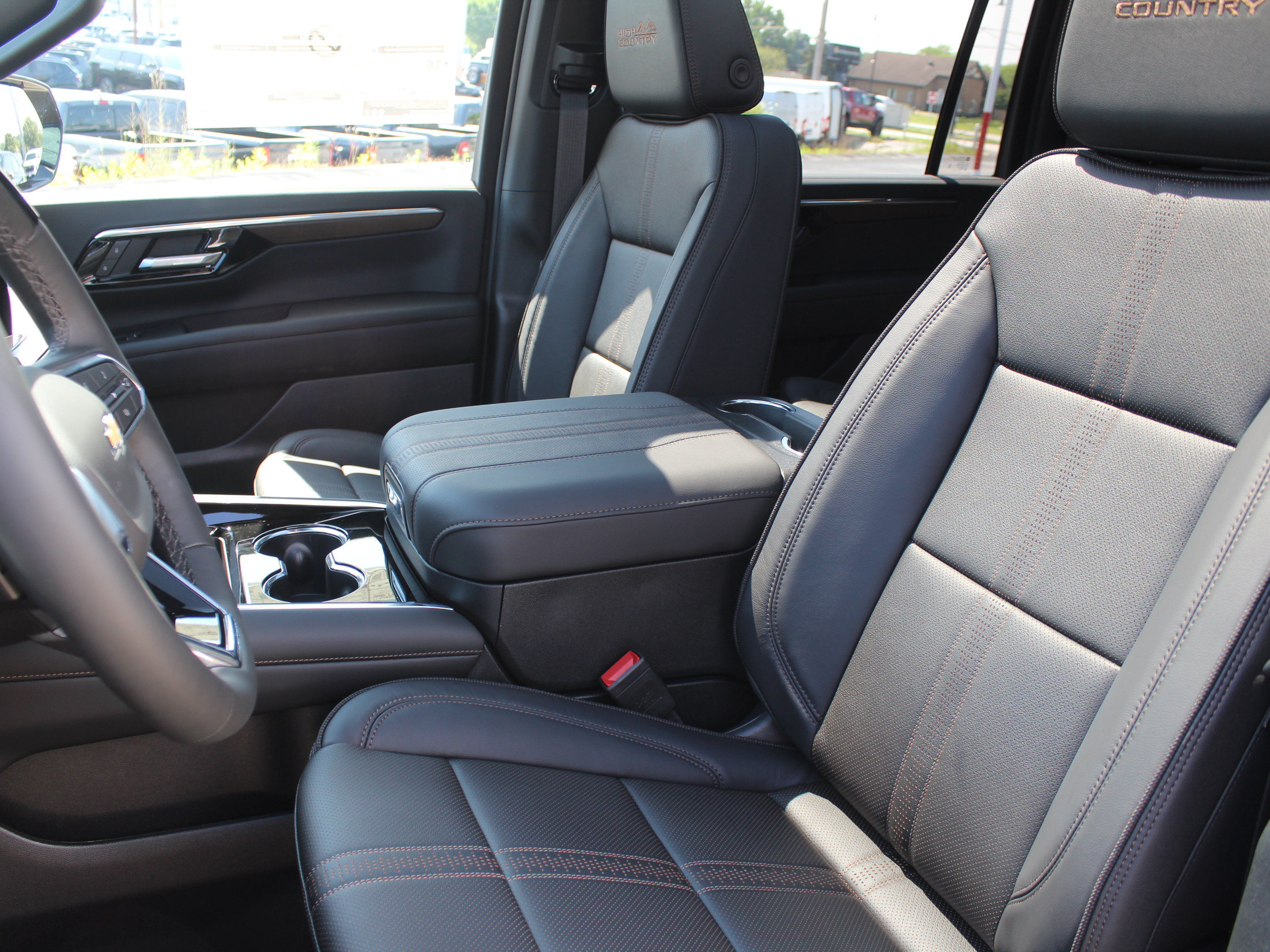New 2026 Chevrolet Suburban High Country AWD/4WD image 10