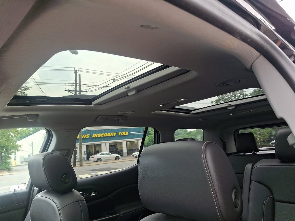 Used 2022 GMC Acadia SLT w/ Technology Package AWD/4WD image 15