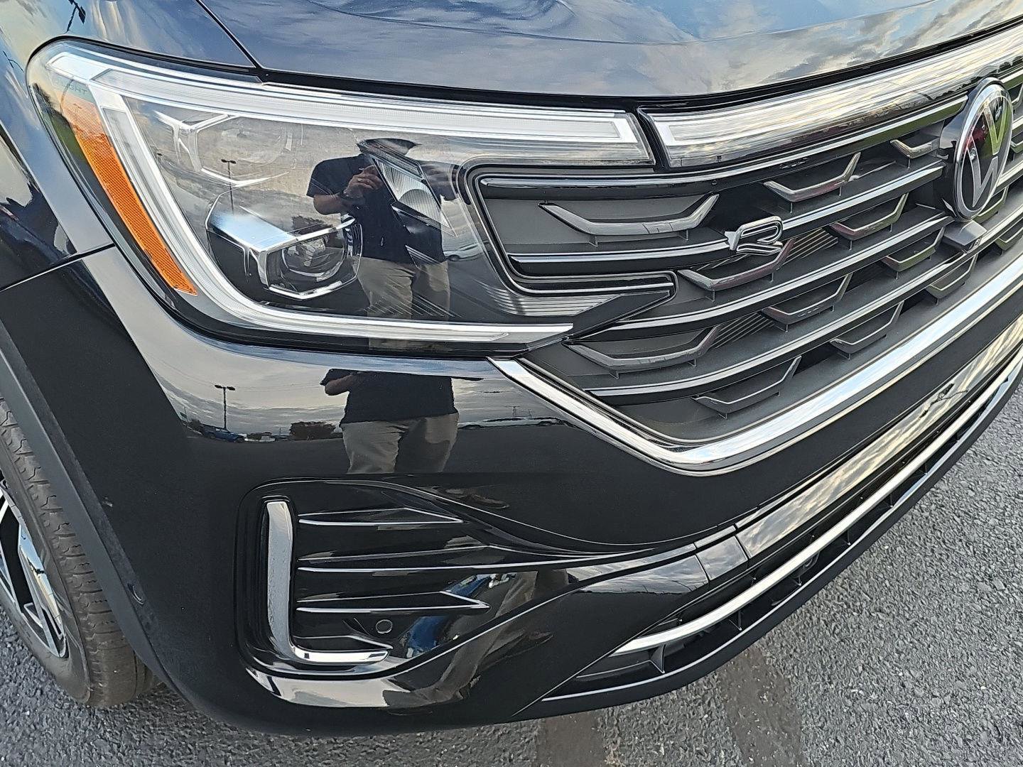 Used 2025 Volkswagen Atlas SEL Premium R-Line image 11