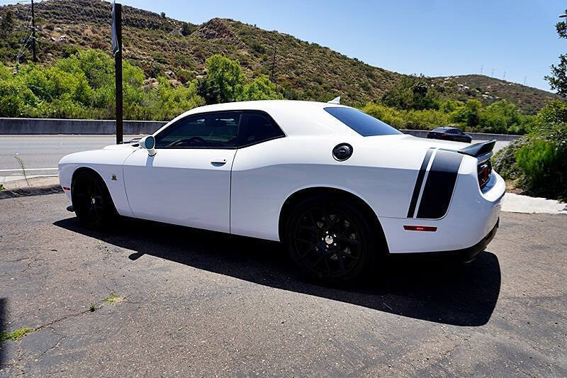 Used 2015 Dodge Challenger R/T Scat Pack w/ Scat Pack Appearance Package RWD image 8