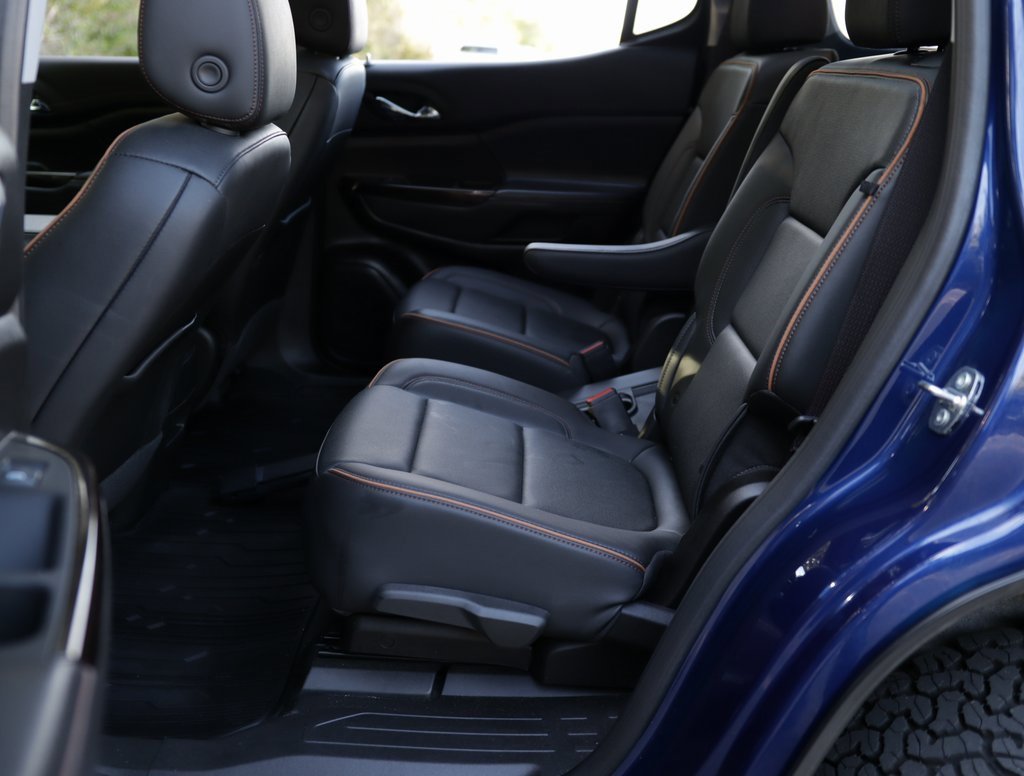 Used 2023 GMC Acadia AT4 image 32