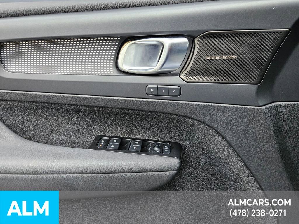 Used 2022 Volvo XC40 P8 Recharge Ultimate image 28