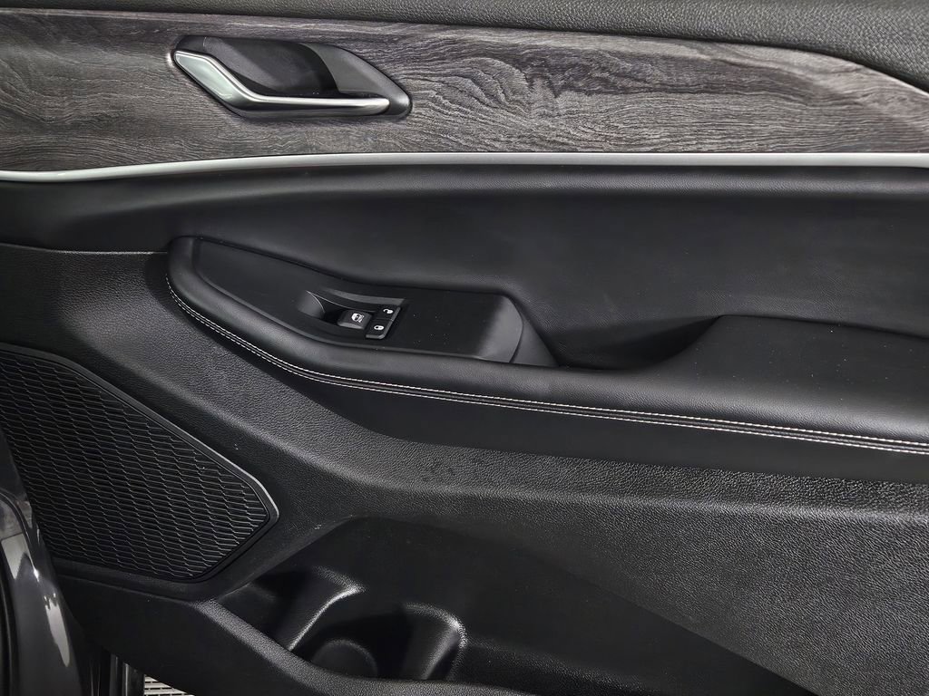 Used 2024 Jeep Grand Cherokee L Limited w/ Luxury Tech Group II image 34