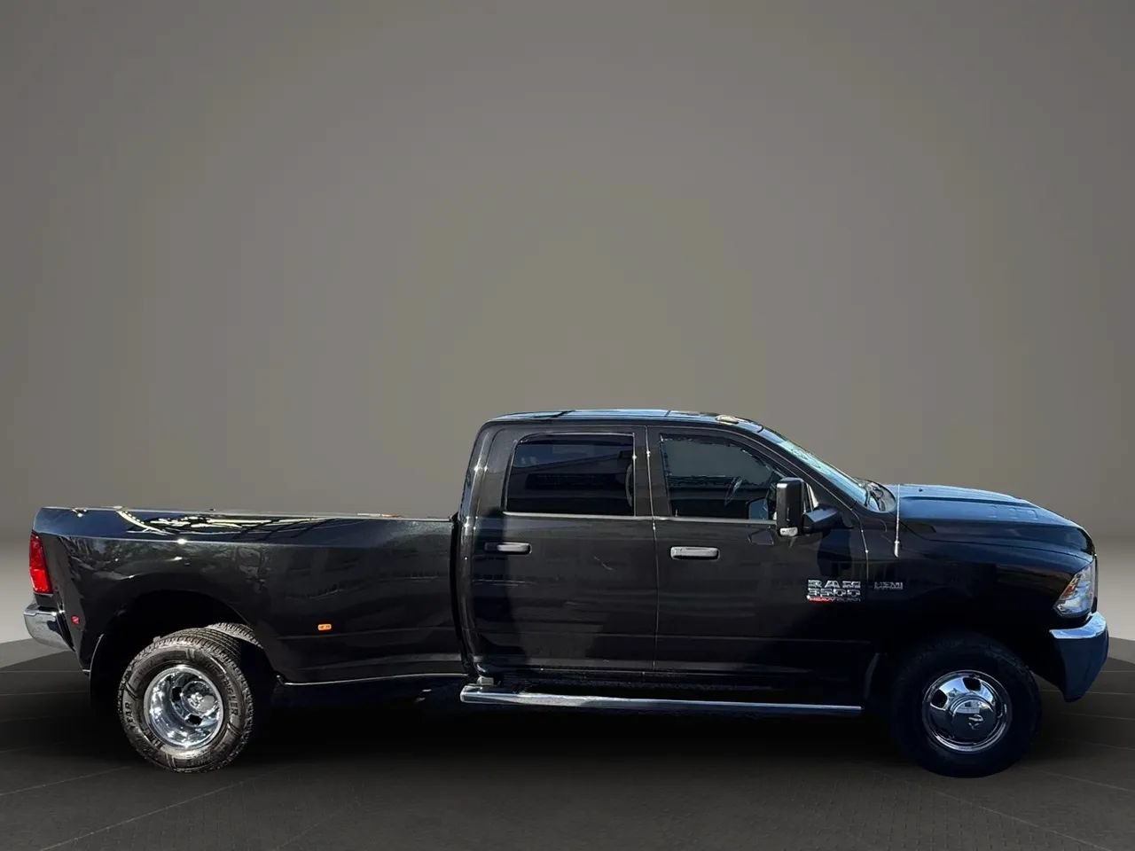 Used 2018 RAM 3500 Tradesman w/ Chrome Appearance Group AWD/4WD image 8