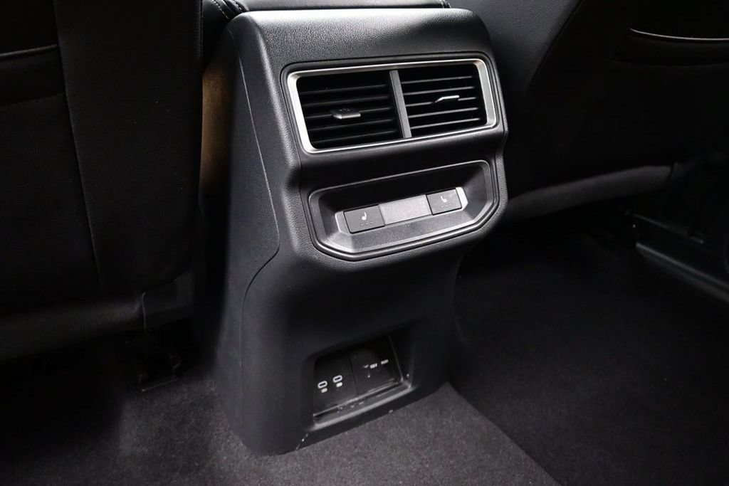 Used 2024 Volkswagen Atlas Cross Sport SEL R-Line AWD/4WD image 34