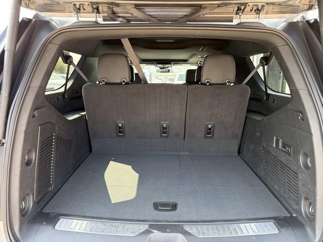 Used 2023 Chevrolet Suburban Z71 w/ Luxury Package AWD/4WD image 10