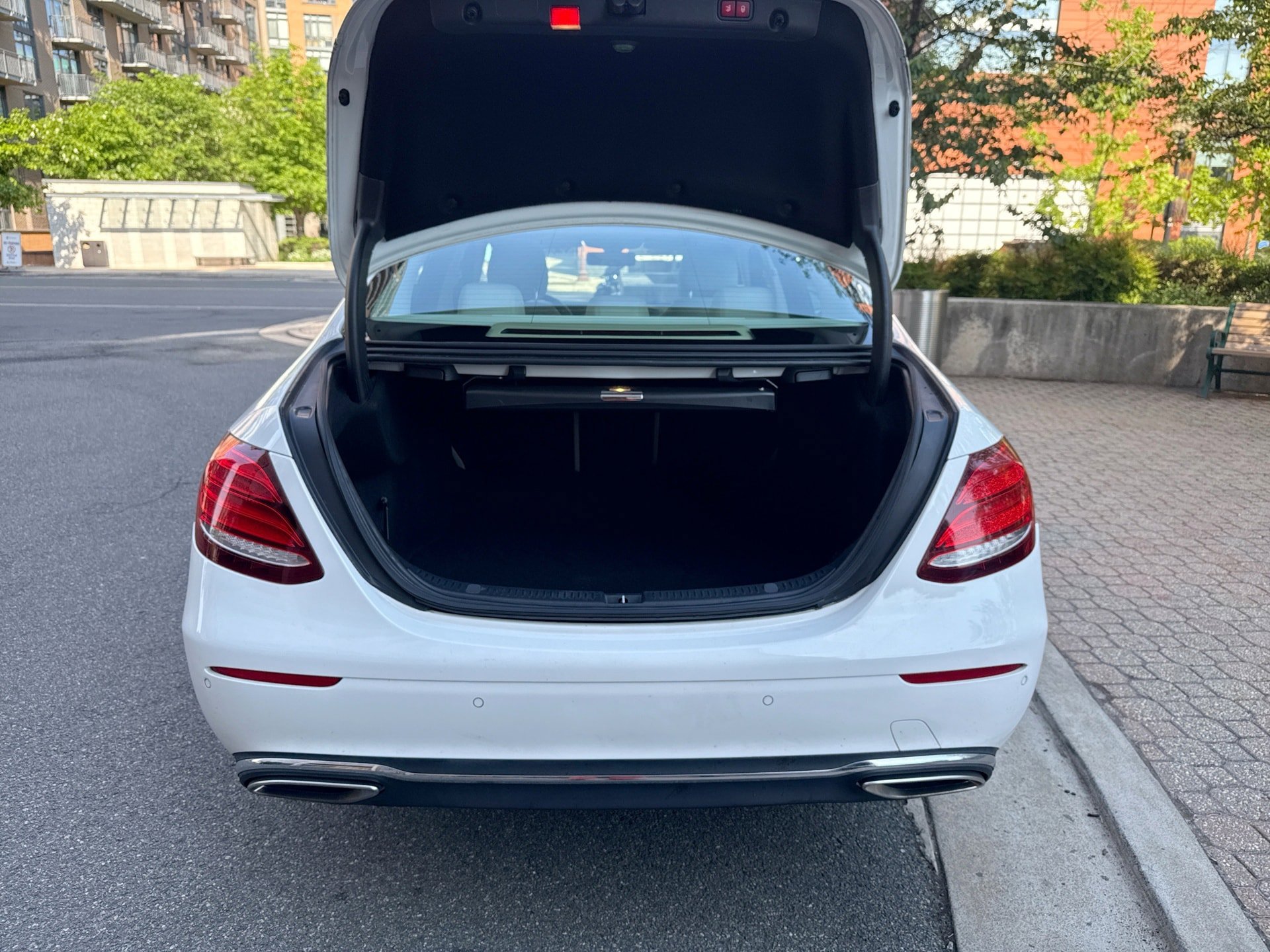 Used 2017 Mercedes-Benz E 300 4MATIC image 21