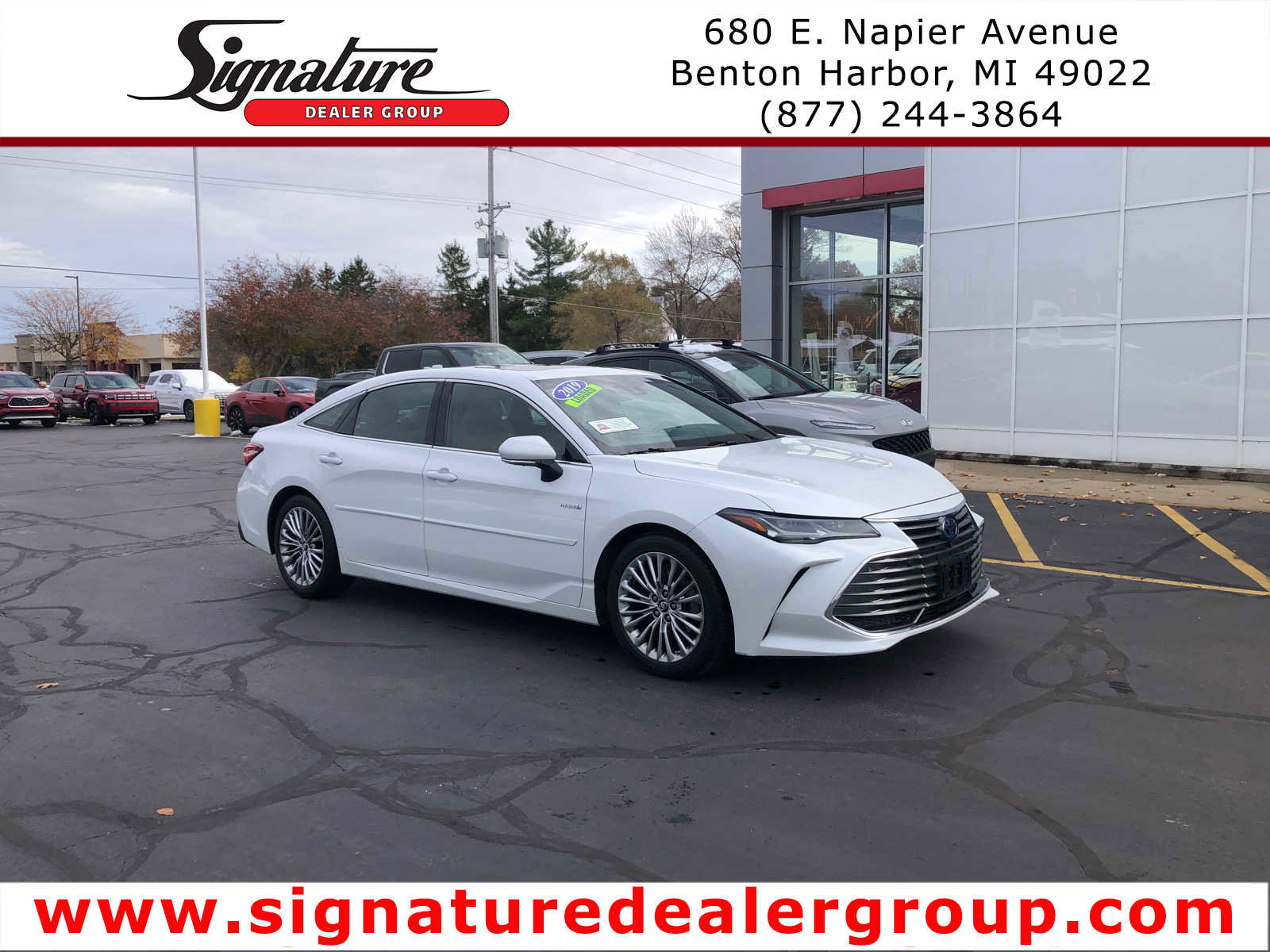 Used 2019 Toyota Avalon Limited image 1