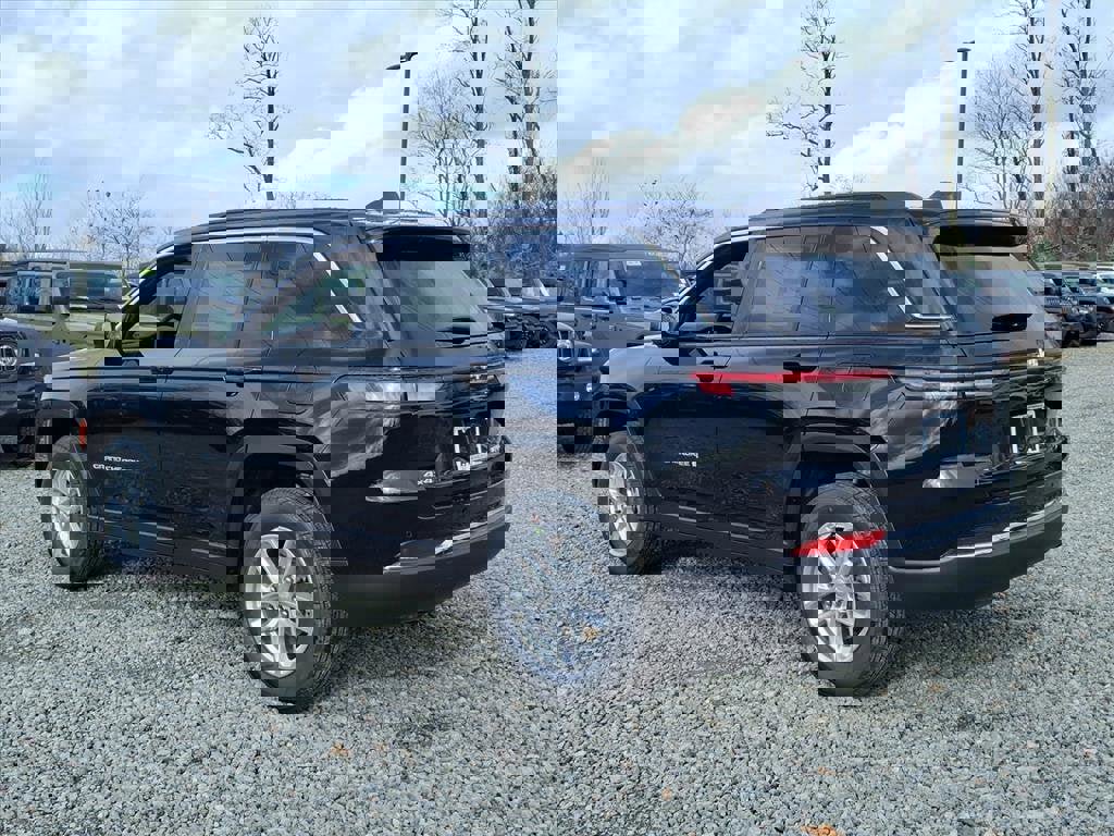 New 2025 Jeep Grand Cherokee Laredo X w/ Luxury Tech Group I image 3