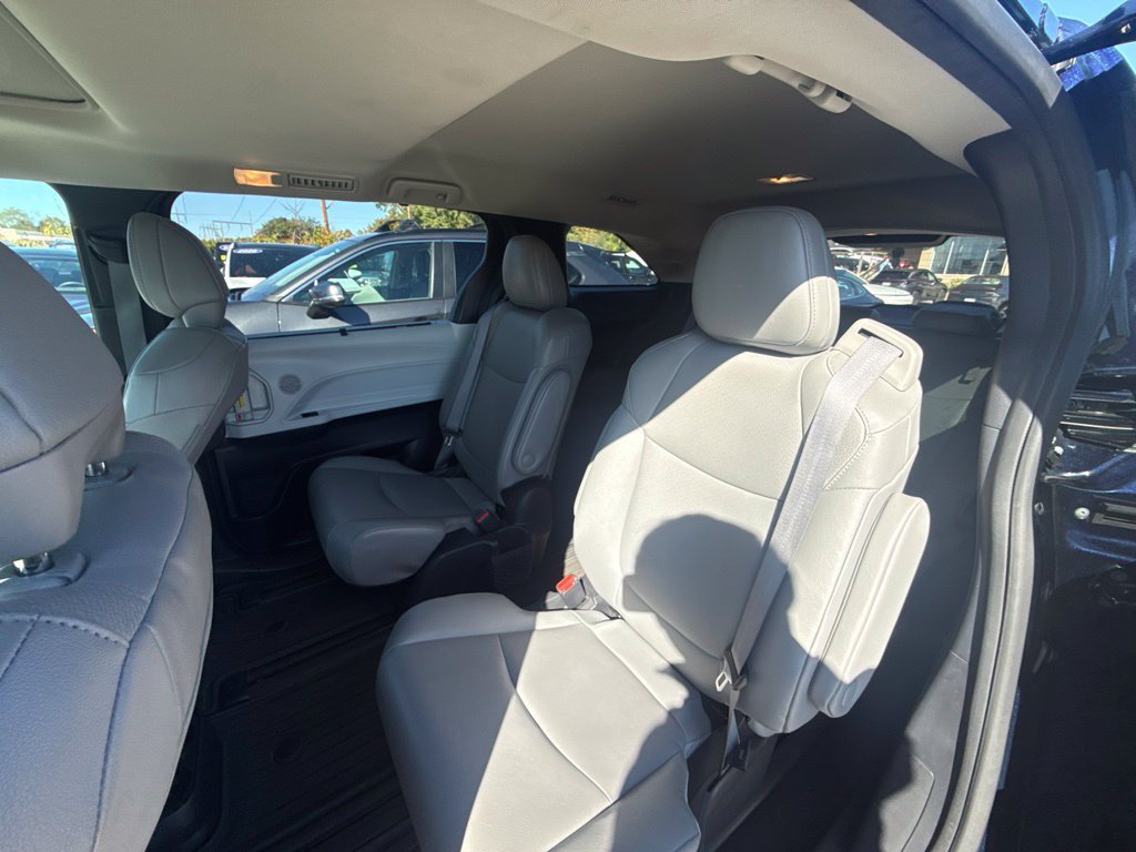 Used 2025 Toyota Sienna XLE w/ XLE Plus Package AWD/4WD image 18