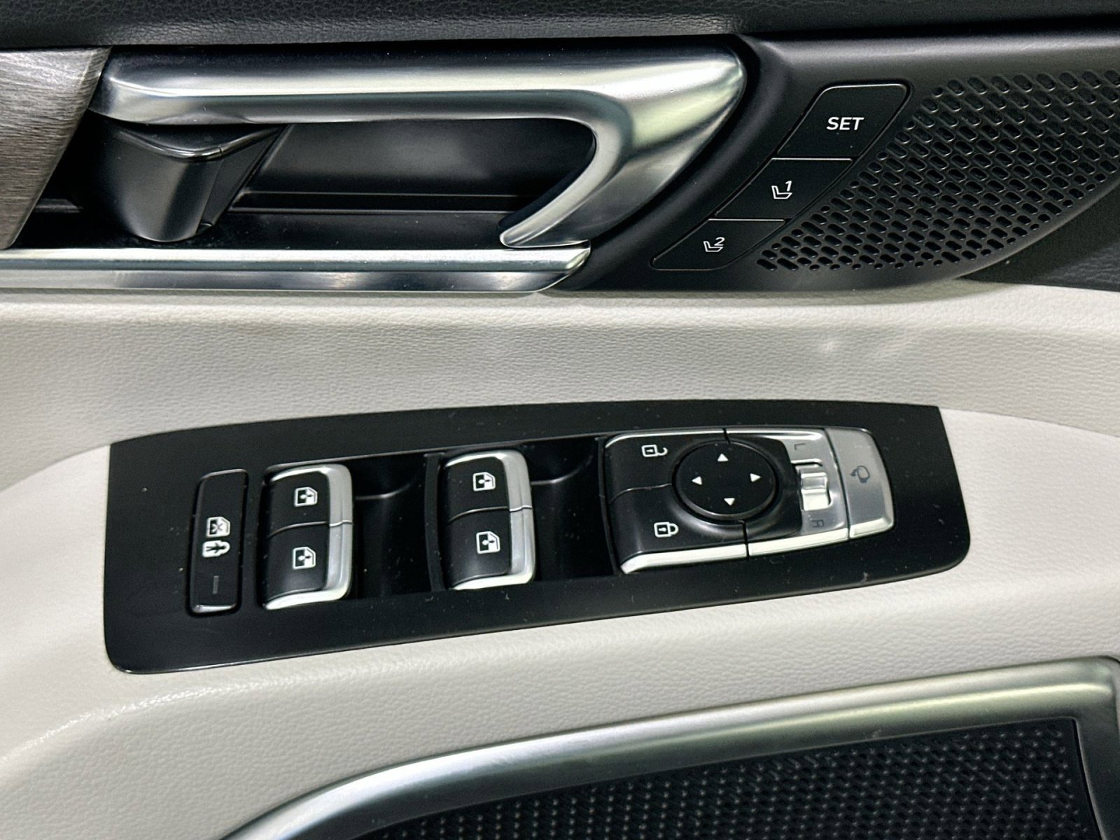 Used 2021 Kia Telluride SX w/ Towing Package image 16