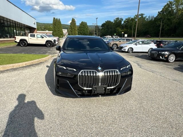 Used 2025 BMW 740i xDrive AWD/4WD image 9