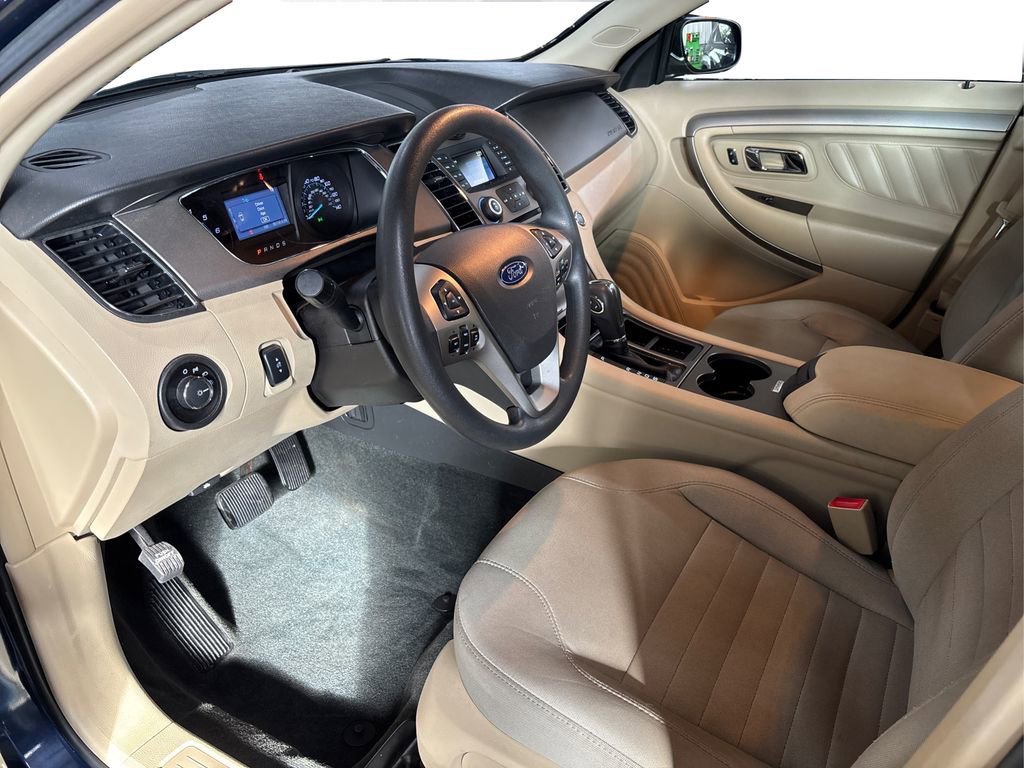 Used 2017 Ford Taurus SE image 9