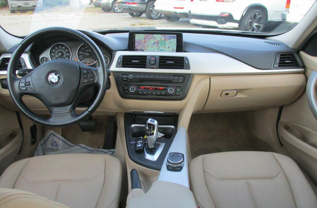 Used 2015 BMW 320i I image 12