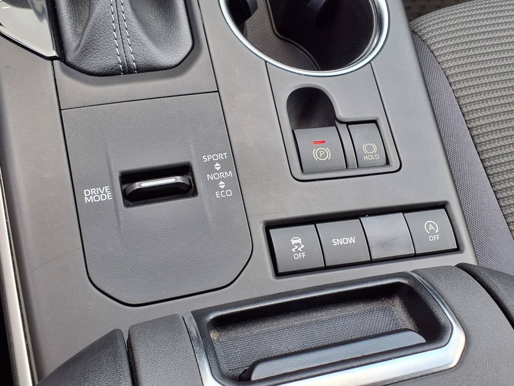 Used 2022 Toyota Highlander LE FWD image 28