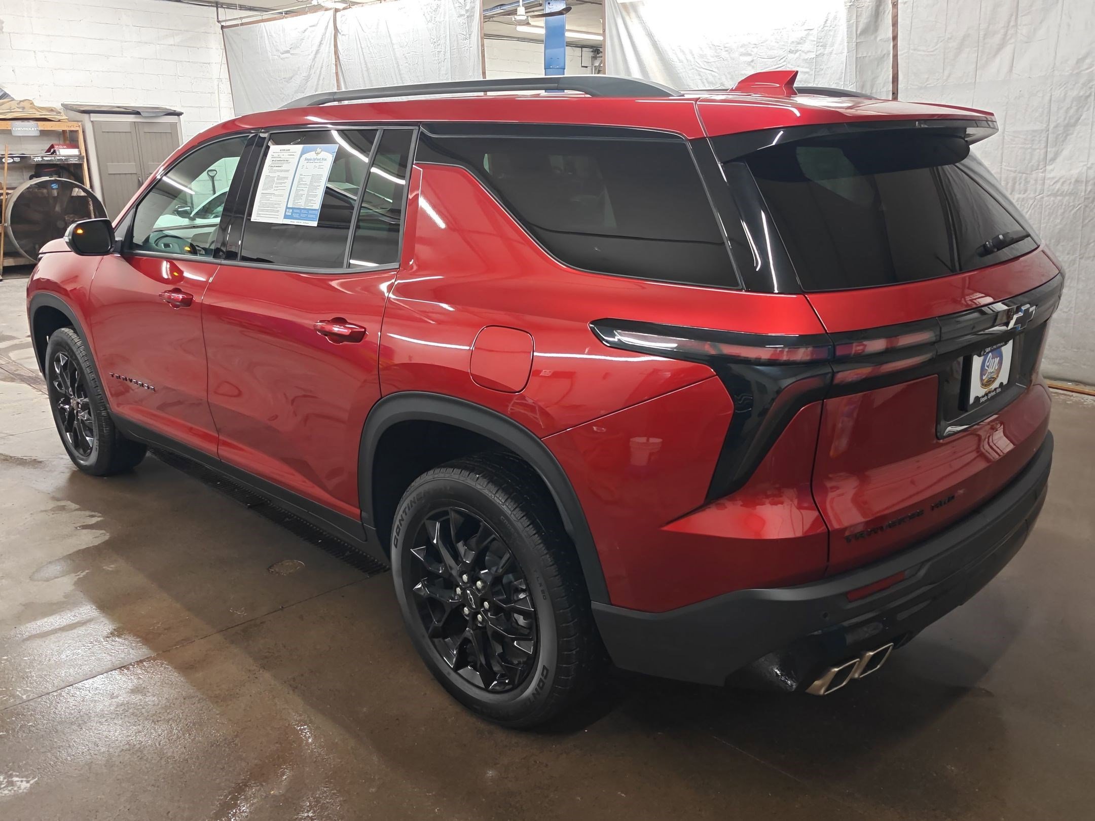 Used 2025 Chevrolet Traverse LT w/ Midnight/Sport Edition image 3