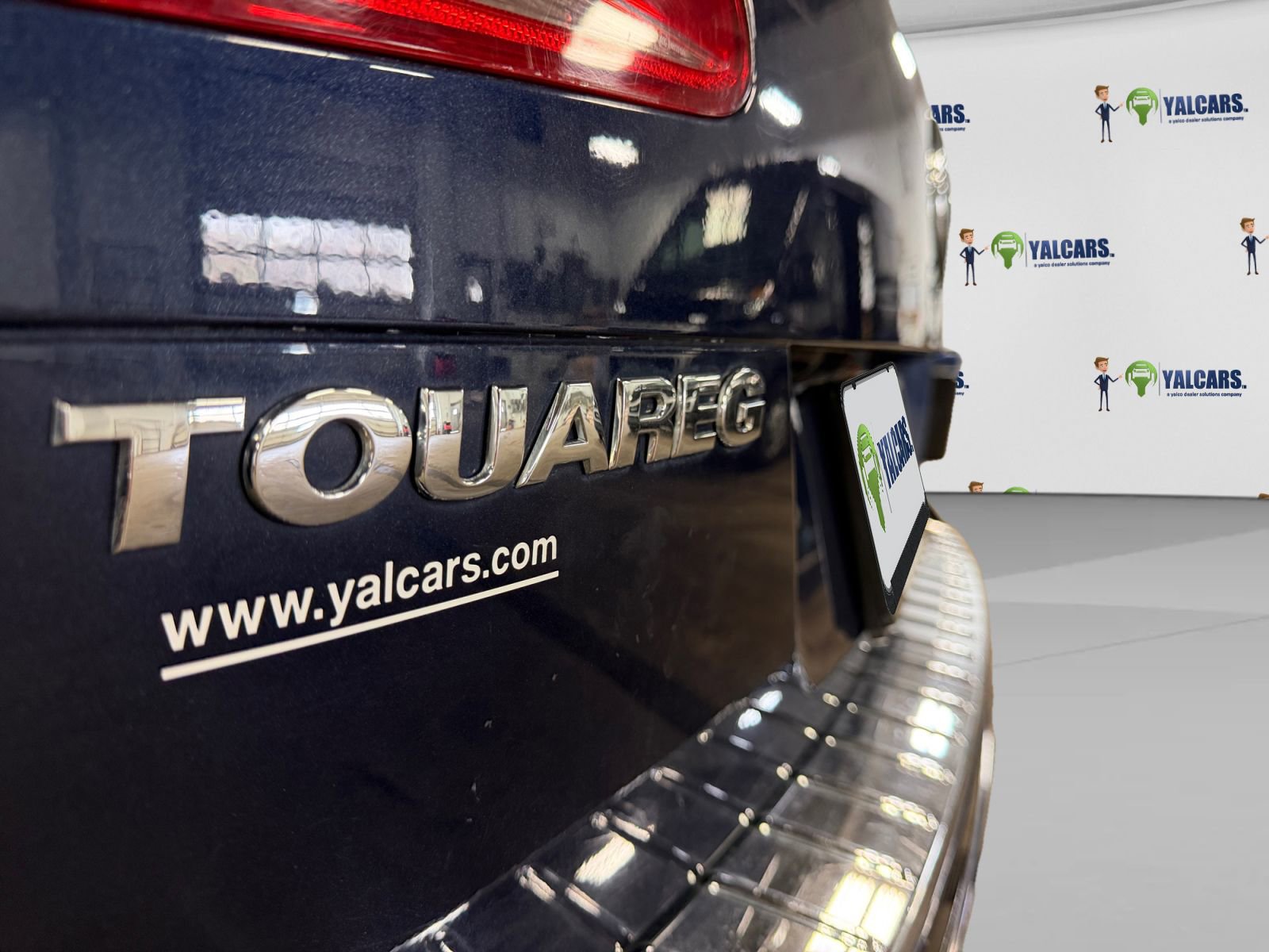 Used 2013 Volkswagen Touareg Sport image 12