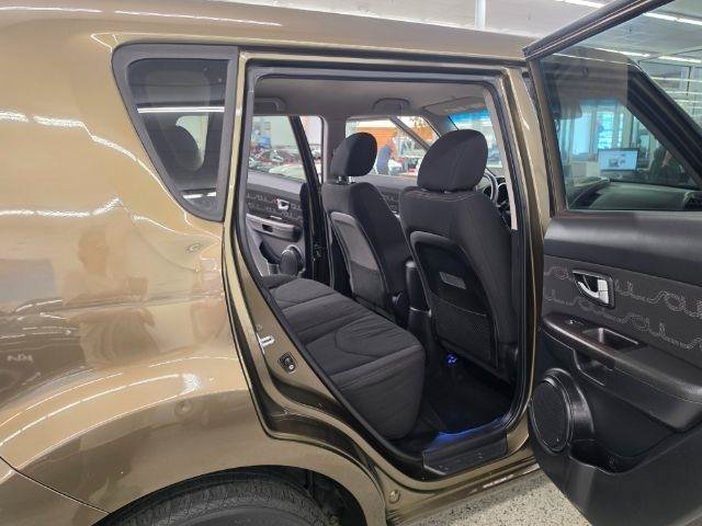 Used 2012 Kia Soul + w/ Audio Pkg FWD image 11