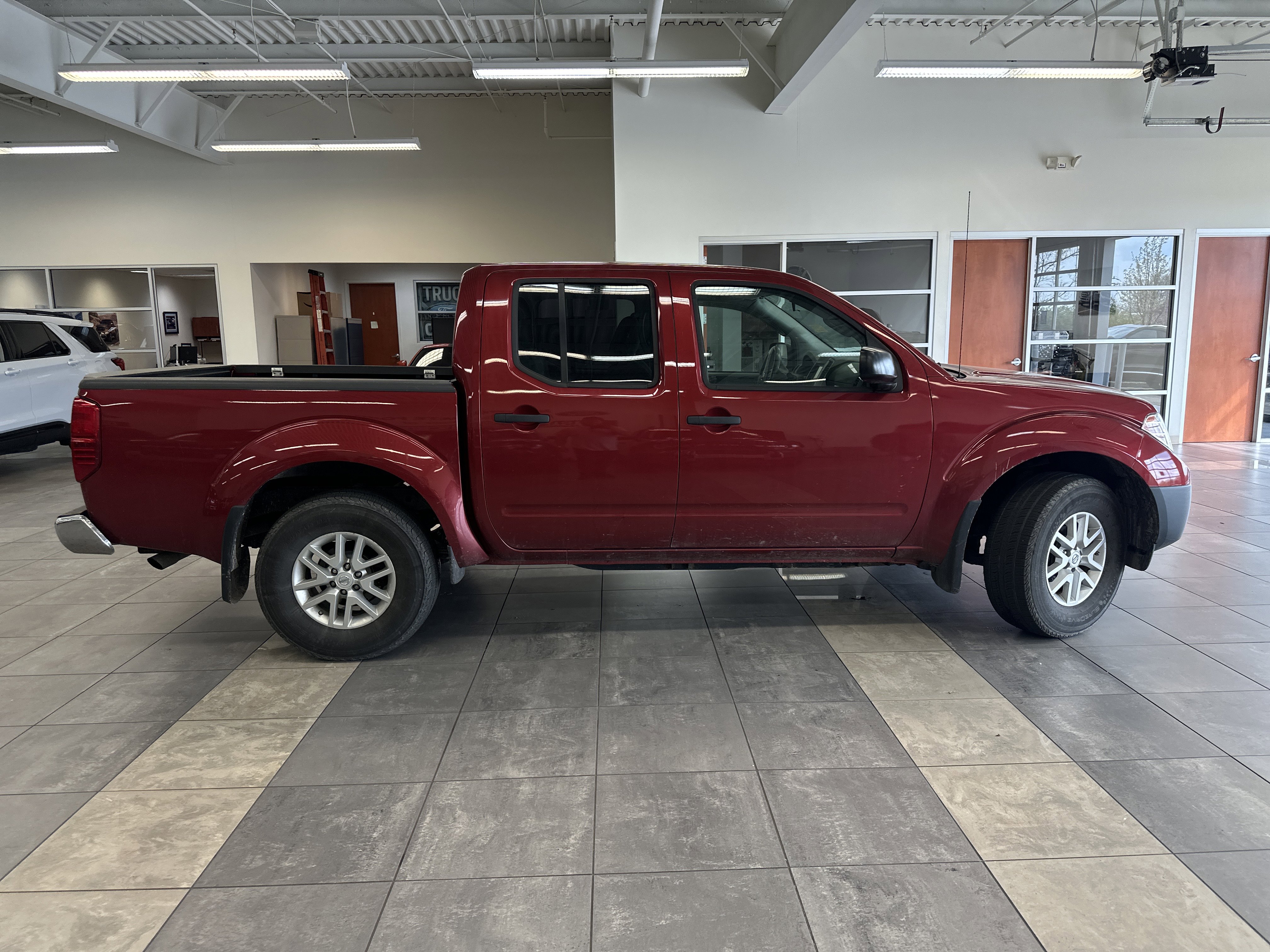 Used 2019 Nissan Frontier SV image 8