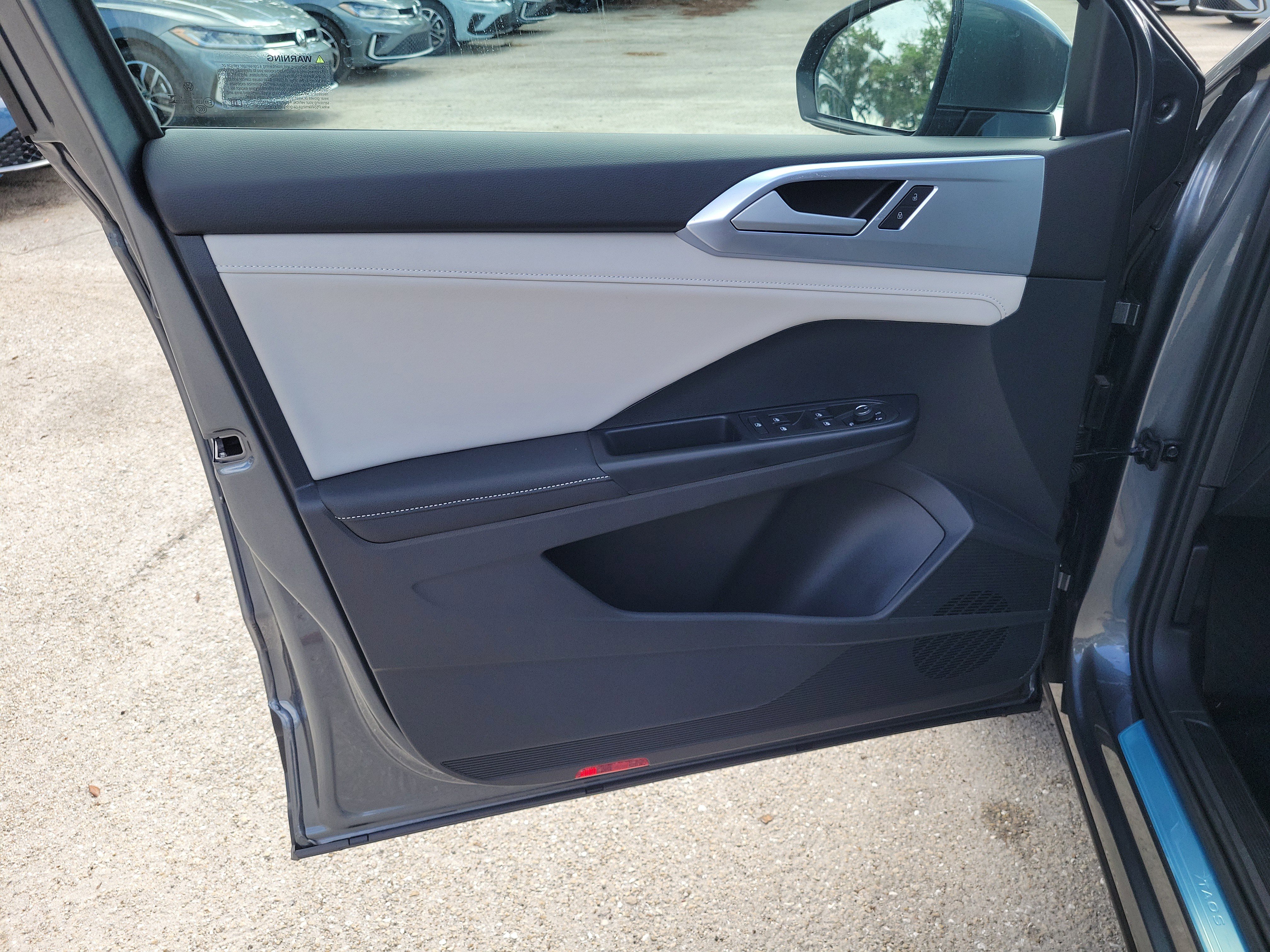 New 2026 Volkswagen Taos SE FWD image 15