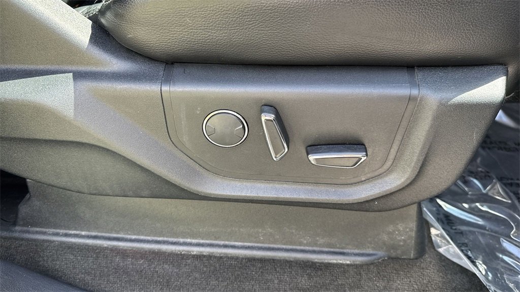 Used 2017 Ford F350 Lariat w/ Chrome Package image 46