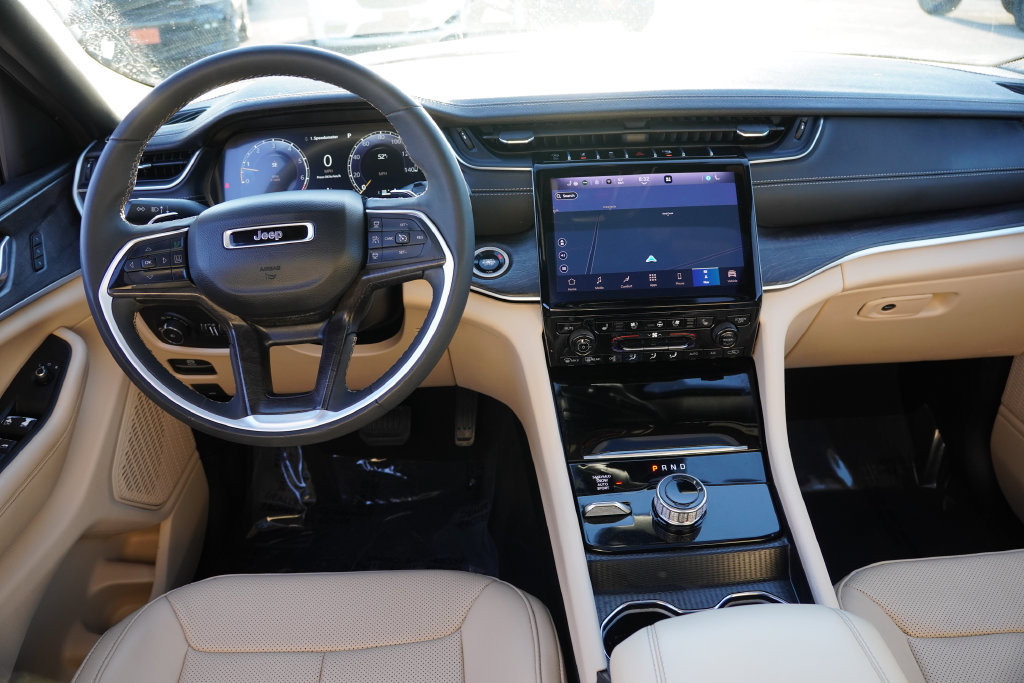 Certified 2025 Jeep Grand Cherokee Limited w/ Luxury Tech Group II AWD/4WD image 20