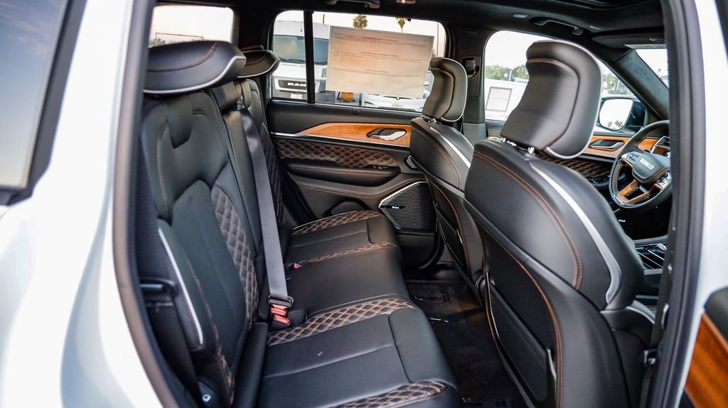 New 2025 Jeep Grand Cherokee Summit image 20