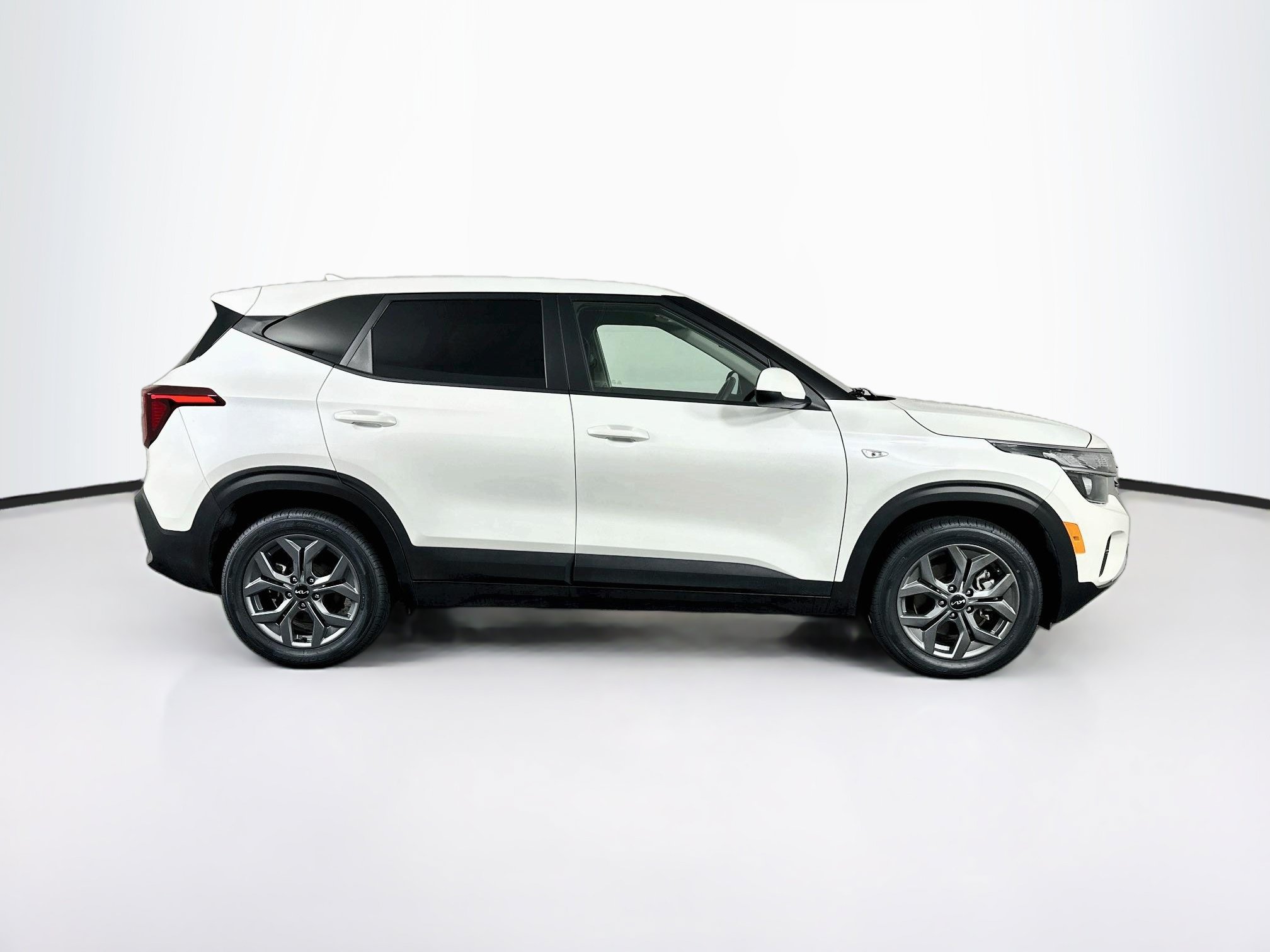 Used 2025 Kia Seltos LX AWD/4WD image 10