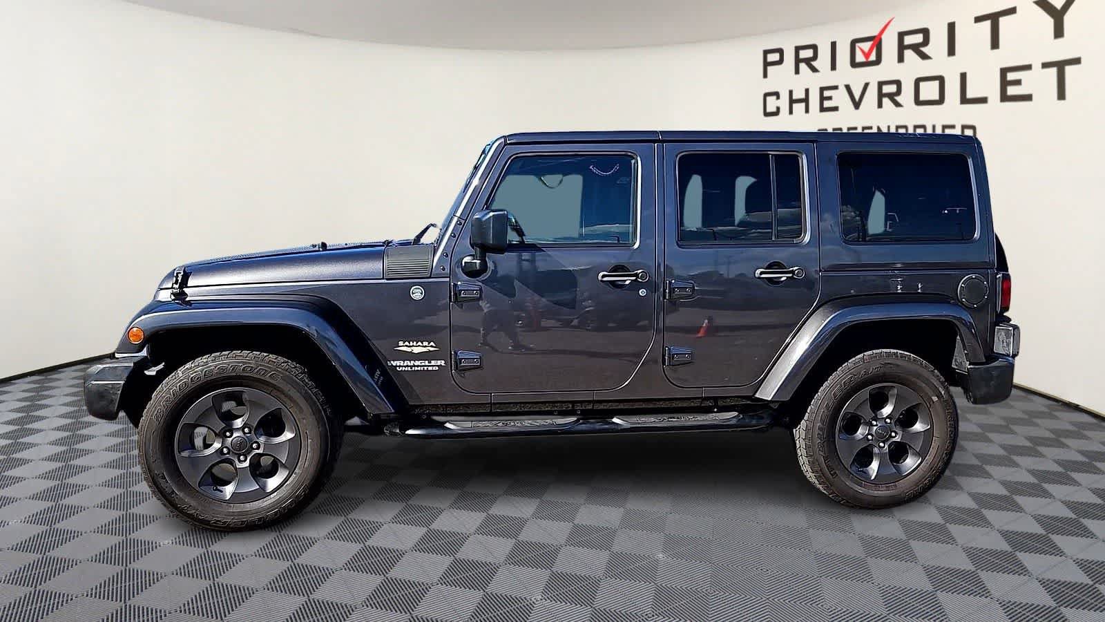 Used 2014 Jeep Wrangler Unlimited Sahara w/ Connectivity Group AWD/4WD image 5