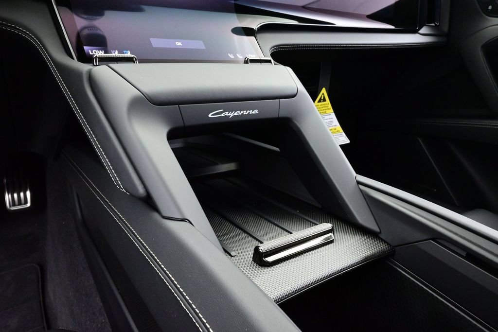 New 2026 Porsche Cayenne Turbo AWD/4WD image 11