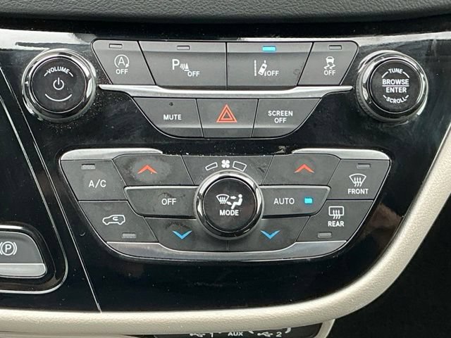 Used 2024 Chrysler Pacifica Touring-L FWD image 25