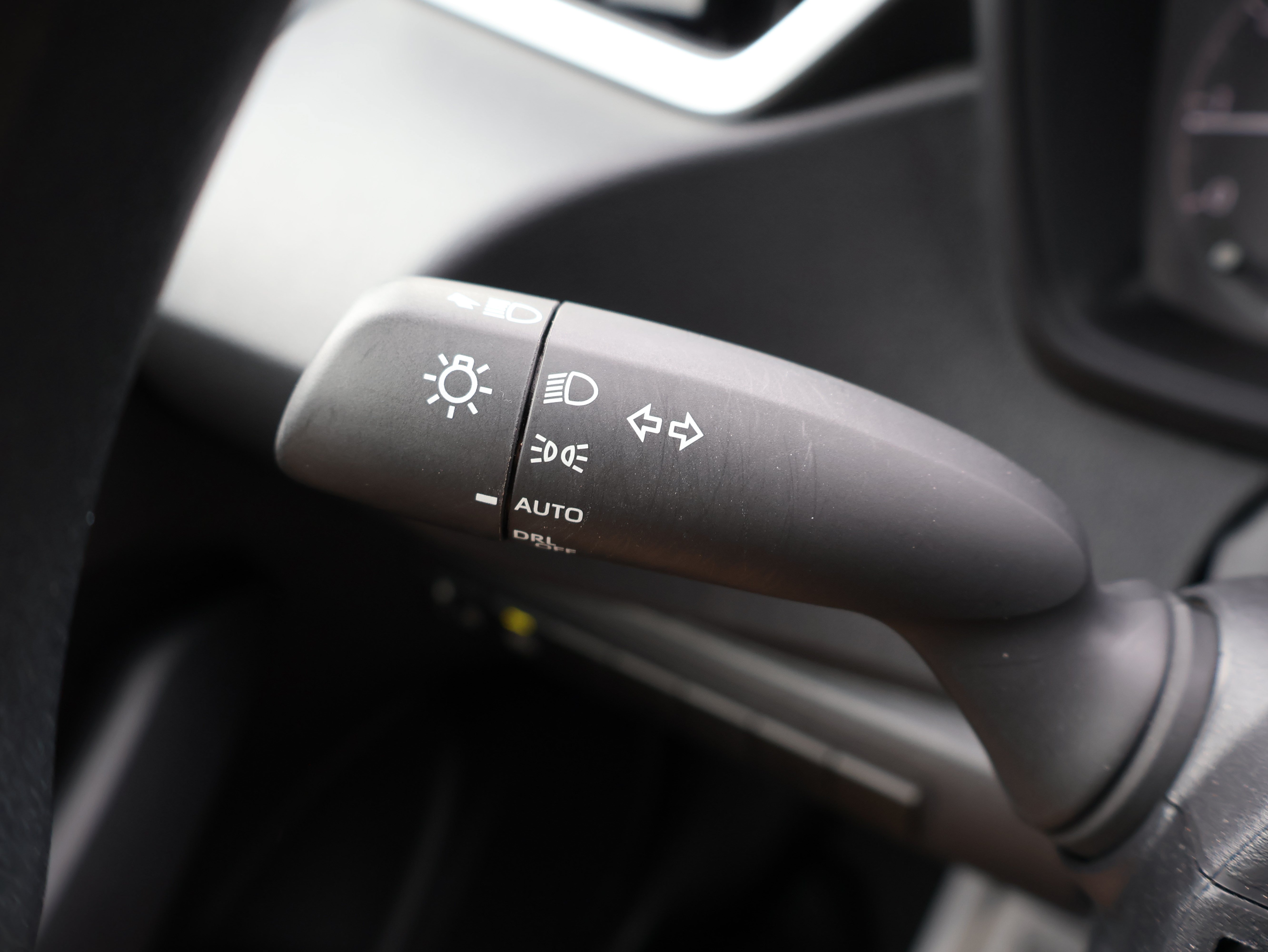 Used 2025 Toyota Corolla LE FWD image 30