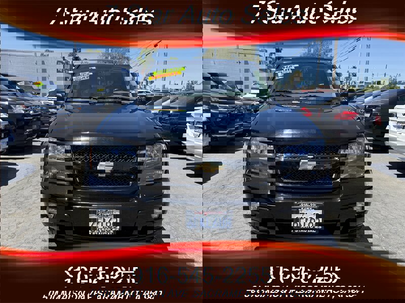 Used 2009 Chevrolet TrailBlazer LT w/ Cargo Convenience Package image 2