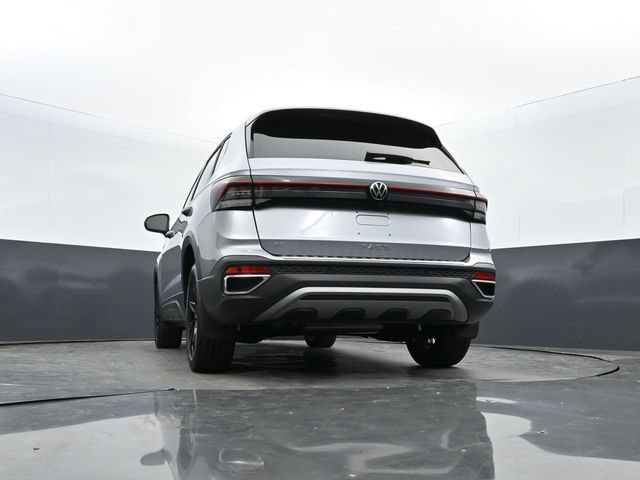 Used 2025 Volkswagen Taos SE FWD image 35