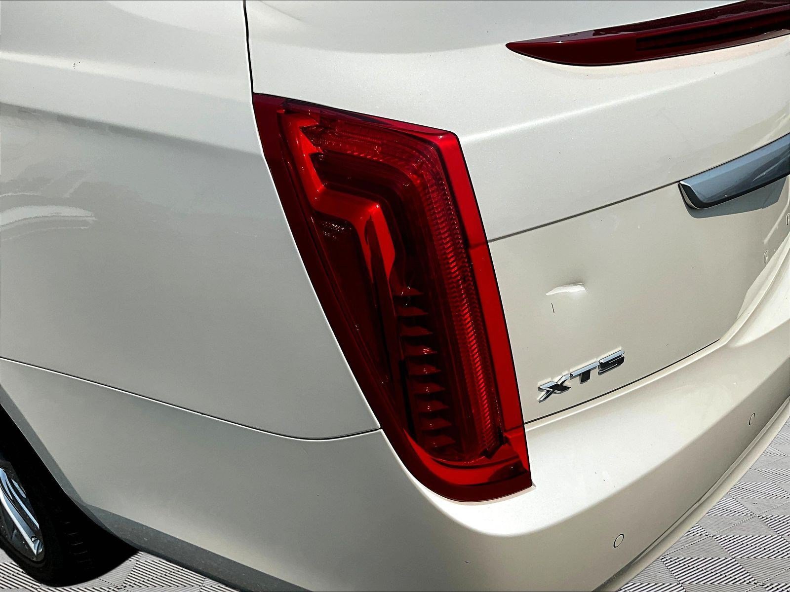 Used 2013 Cadillac XTS Luxury FWD image 23