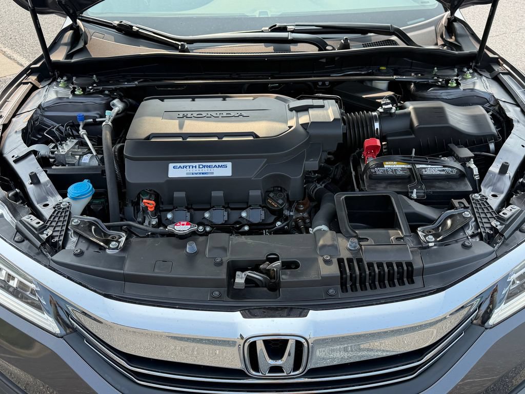 Used 2017 Honda Accord Touring image 38