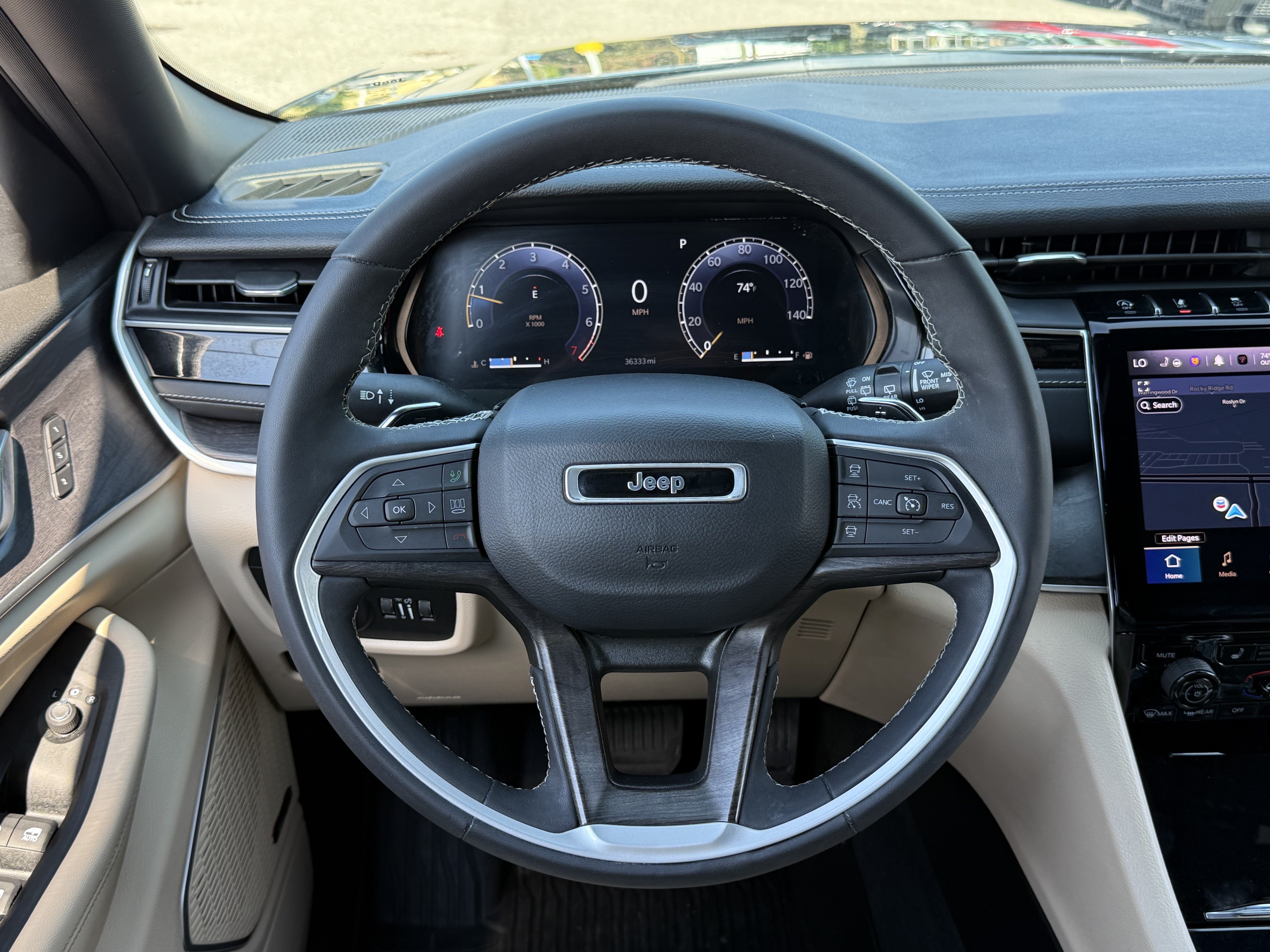 Used 2023 Jeep Grand Cherokee L Limited w/ Luxury Tech Group II AWD/4WD image 17